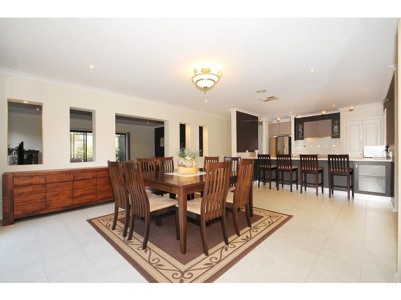 36 Diamond Pde, Skye VIC 3977