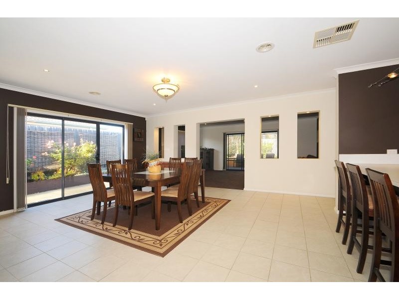 36 Diamond Pde, Skye VIC 3977