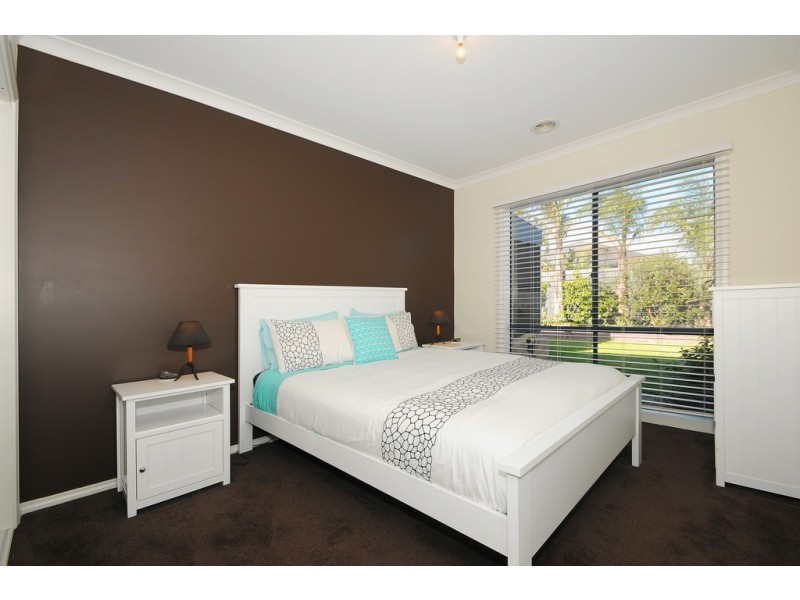 36 Diamond Pde, Skye VIC 3977