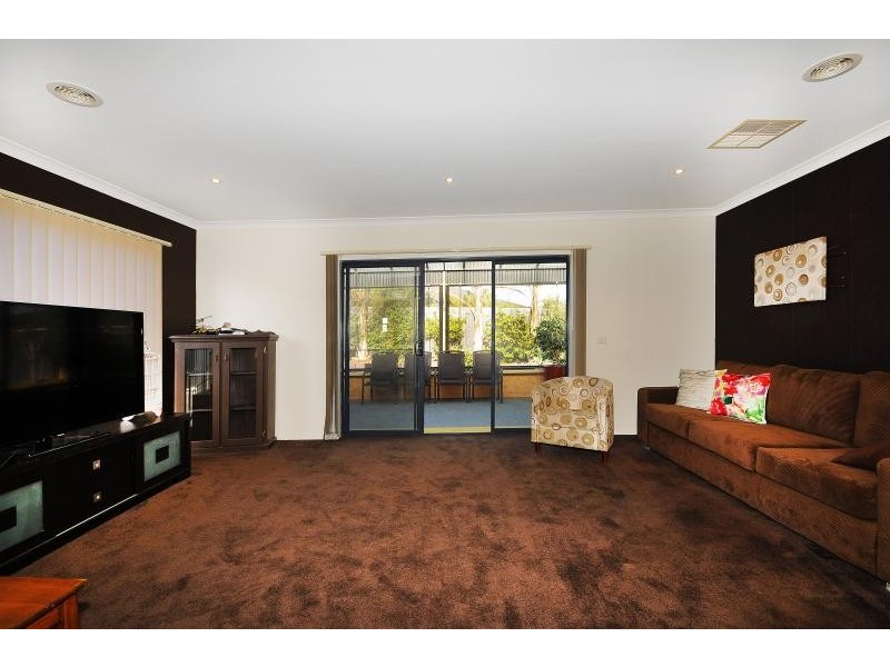 36 Diamond Pde, Skye VIC 3977