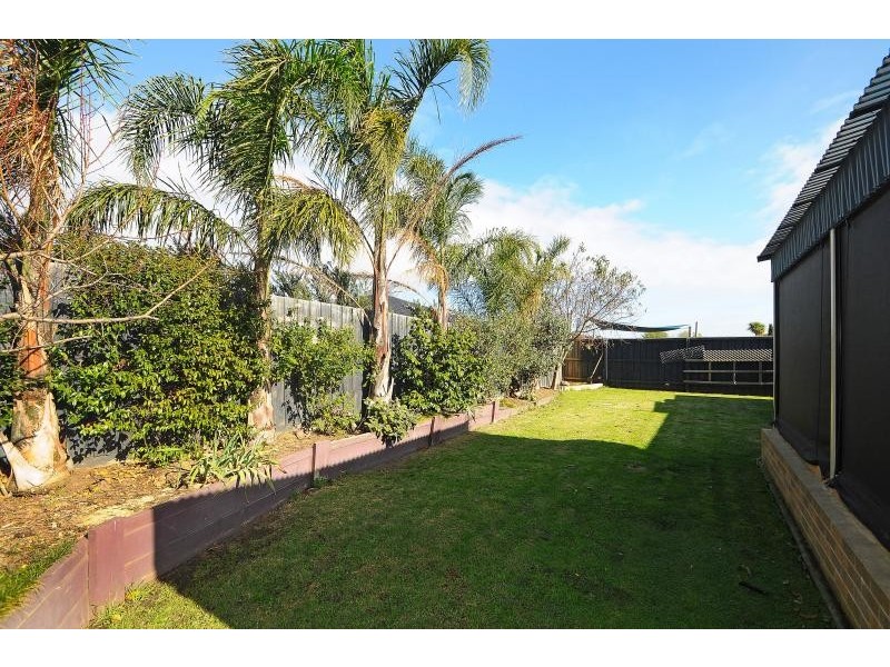 36 Diamond Pde, Skye VIC 3977