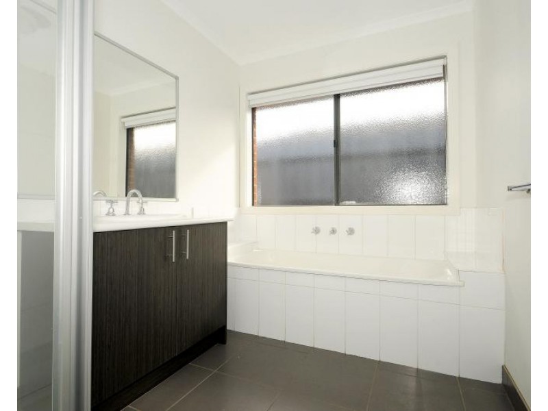 17 Carrum Woods Drive, Carrum Downs VIC 3201