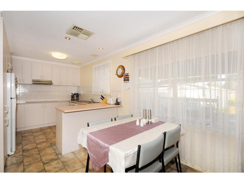 44 Tamarisk Drive, Frankston North VIC 3200