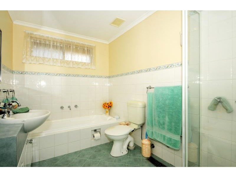 44 Tamarisk Drive, Frankston North VIC 3200