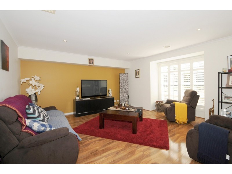 4 Dimitrios Close, Skye VIC 3977