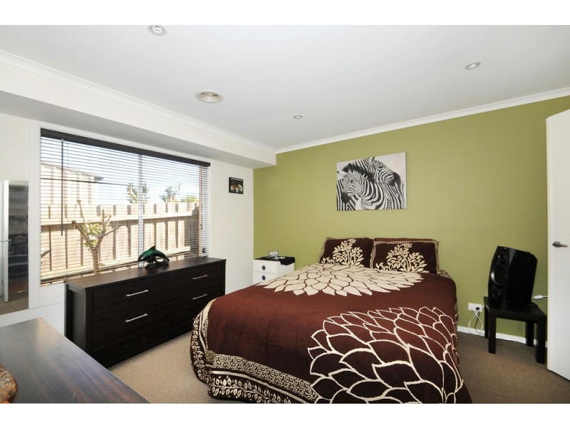 4 Dimitrios Close, Skye VIC 3977