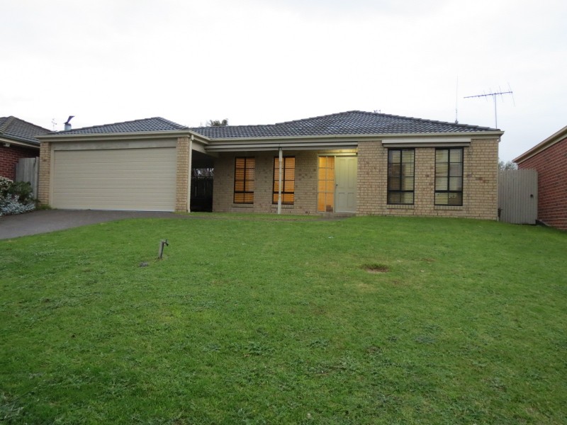 33 Sandalwood Grove, Carrum Downs VIC 3201