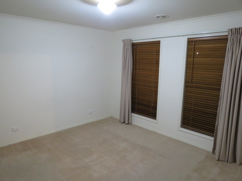 33 Sandalwood Grove, Carrum Downs VIC 3201