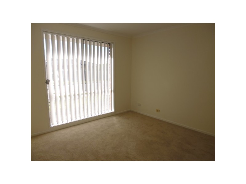 11 Linda Drive, Cranbourne West VIC 3977