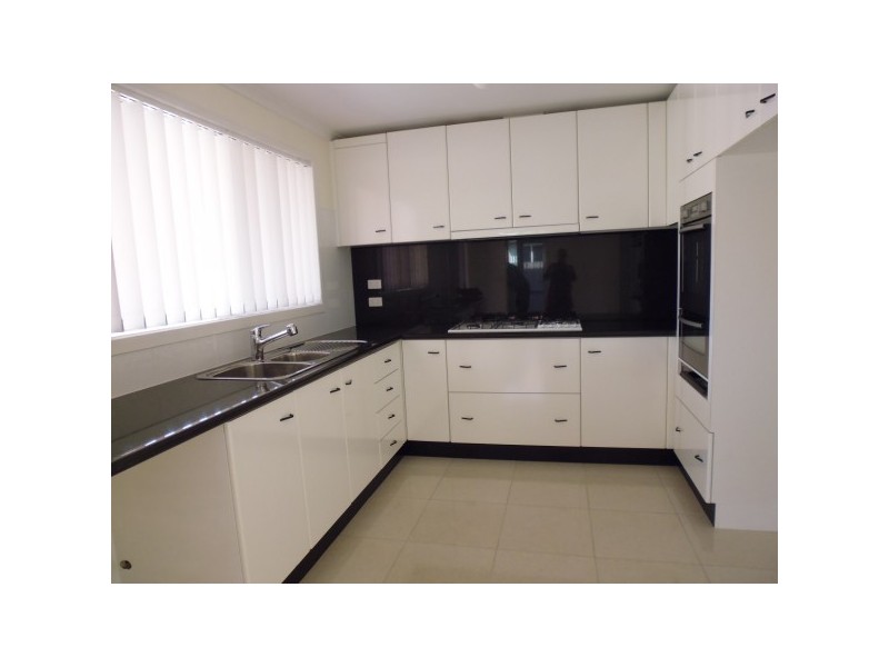 11 Linda Drive, Cranbourne West VIC 3977