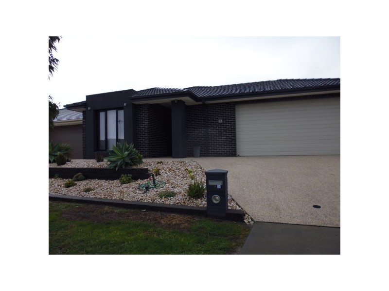5 Sanoma Drive, Skye VIC 3977