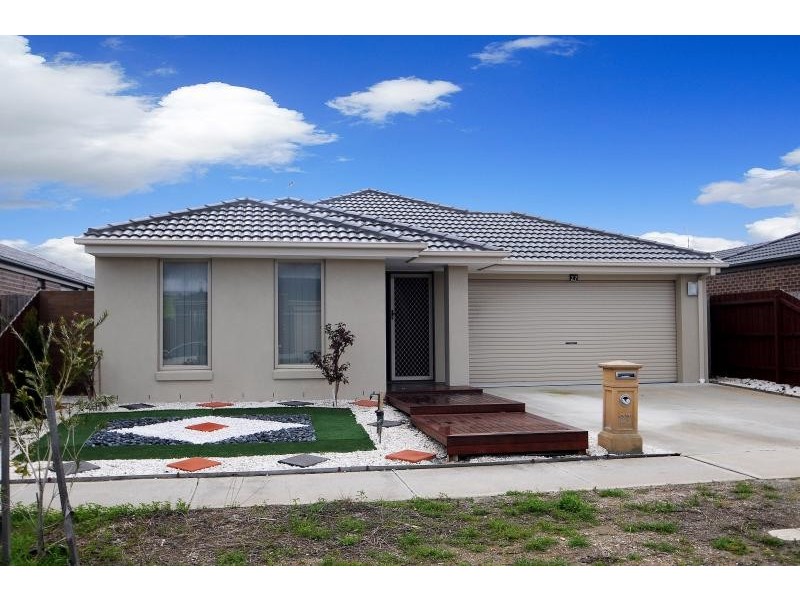 27 Myhaven Circuit, Carrum Downs VIC 3201