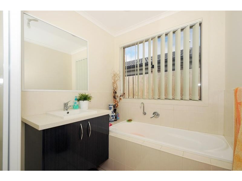 27 Myhaven Circuit, Carrum Downs VIC 3201