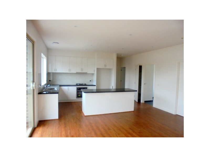 2/141 Monterey Boulevard, Frankston North VIC 3200