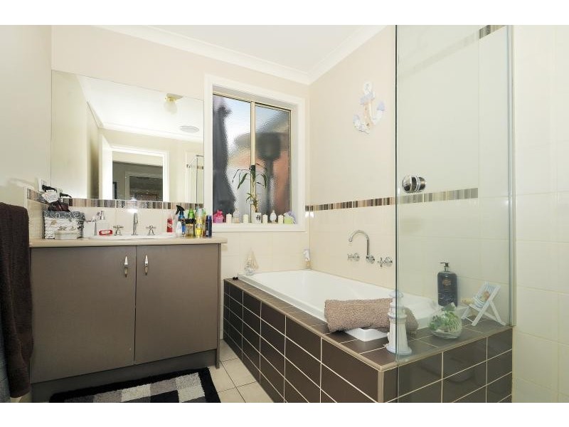 26 Maddock Drive, Cranbourne East VIC 3977