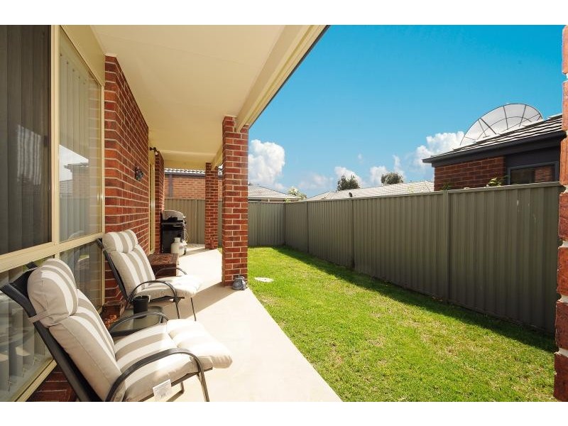 26 Maddock Drive, Cranbourne East VIC 3977