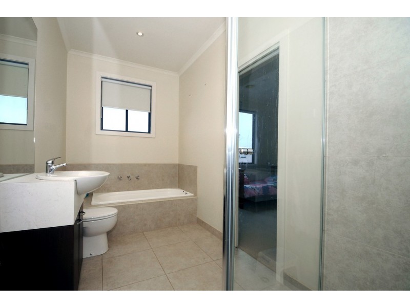 2/31 Culcairn Drive, Frankston South VIC 3199