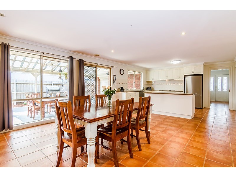 38 Diamond Parade, Skye VIC 3977