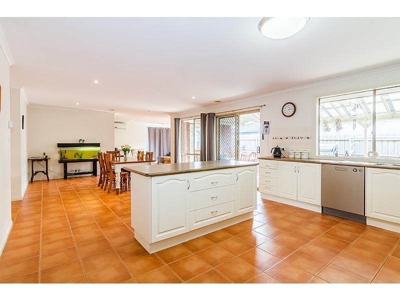 38 Diamond Parade, Skye VIC 3977