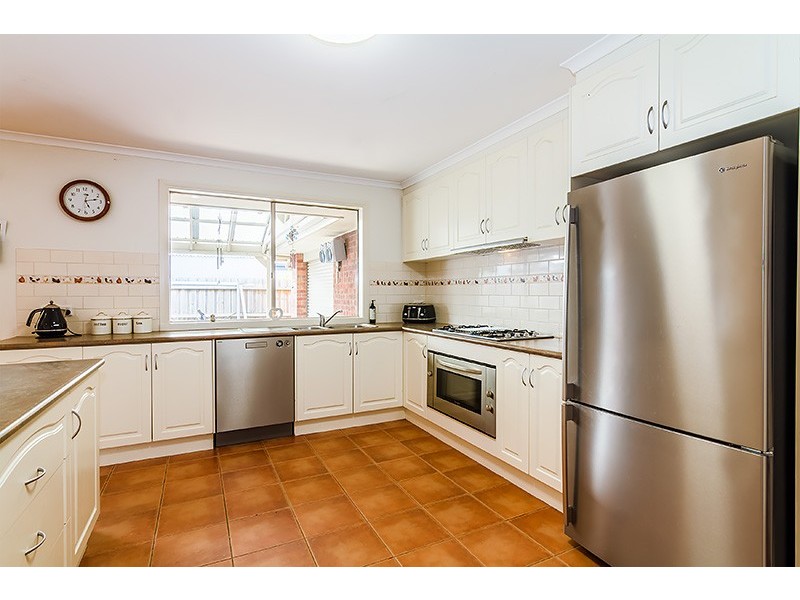 38 Diamond Parade, Skye VIC 3977