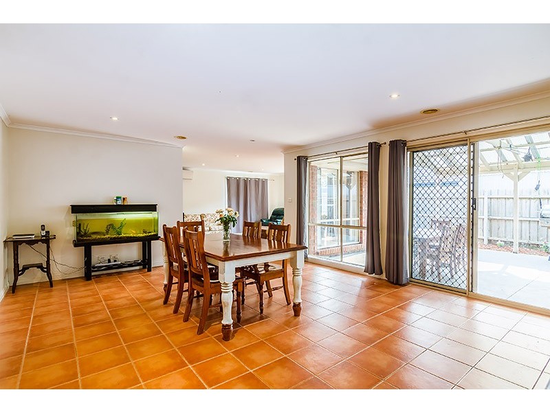 38 Diamond Parade, Skye VIC 3977