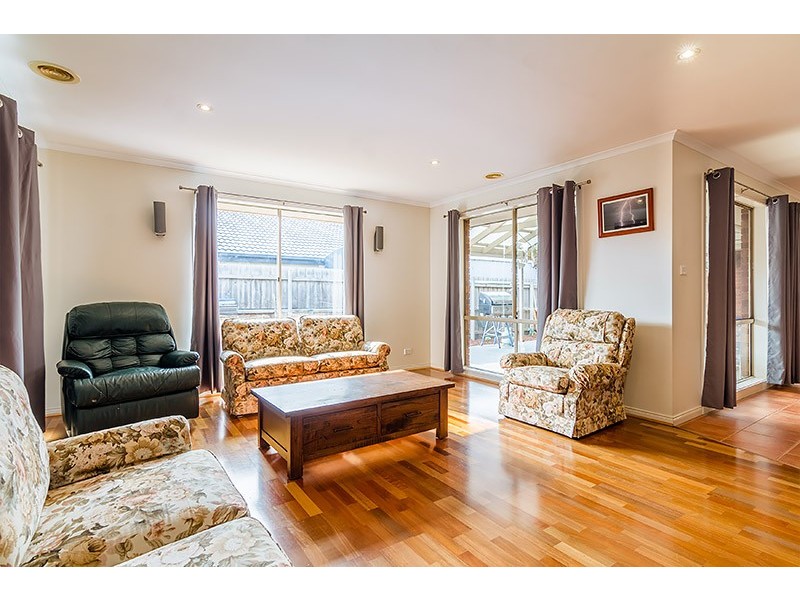 38 Diamond Parade, Skye VIC 3977