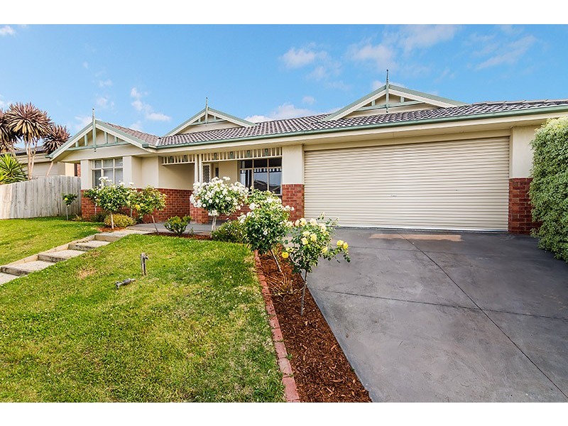 38 Diamond Parade, Skye VIC 3977