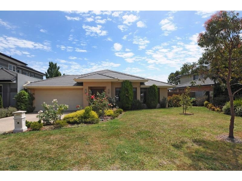 2 Mawson Walk, Sandhurst VIC 3977