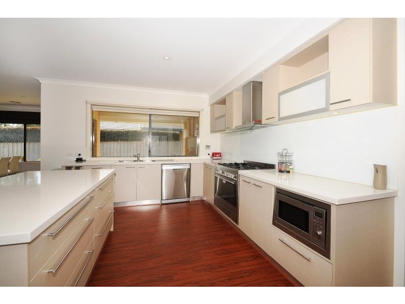 2 Mawson Walk, Sandhurst VIC 3977