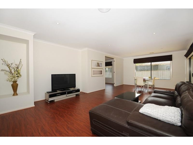 2 Mawson Walk, Sandhurst VIC 3977