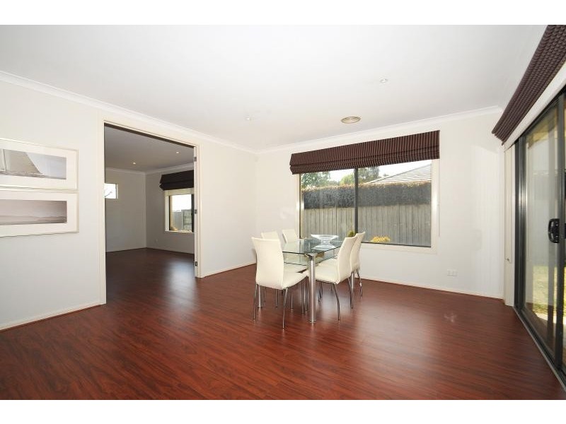 2 Mawson Walk, Sandhurst VIC 3977