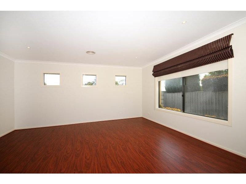 2 Mawson Walk, Sandhurst VIC 3977