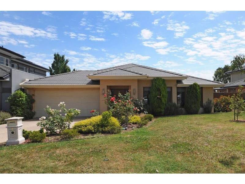 2 Mawson Walk, Sandhurst VIC 3977