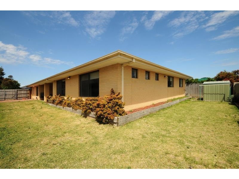 2 Mawson Walk, Sandhurst VIC 3977