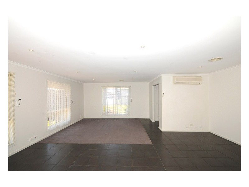 14 Triumph way, Skye VIC 3977