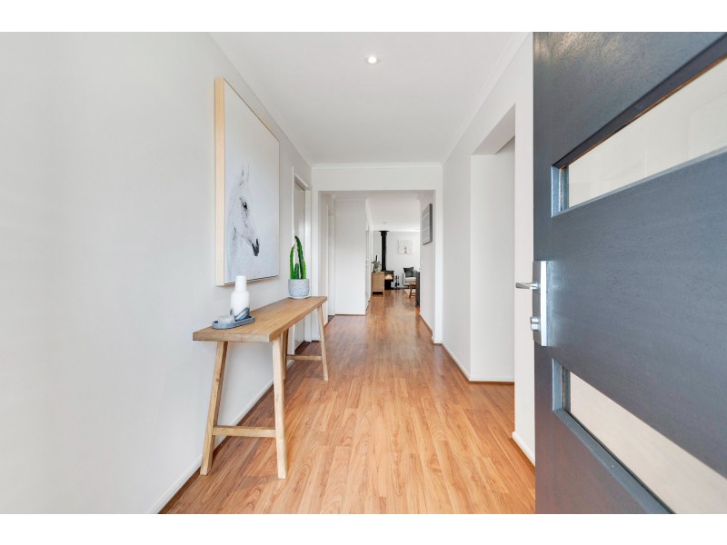 22 Clifton Park Drive, Carrum Downs VIC 3201