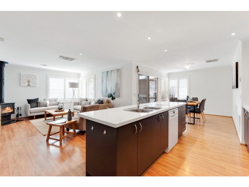 22 Clifton Park Drive, Carrum Downs VIC 3201