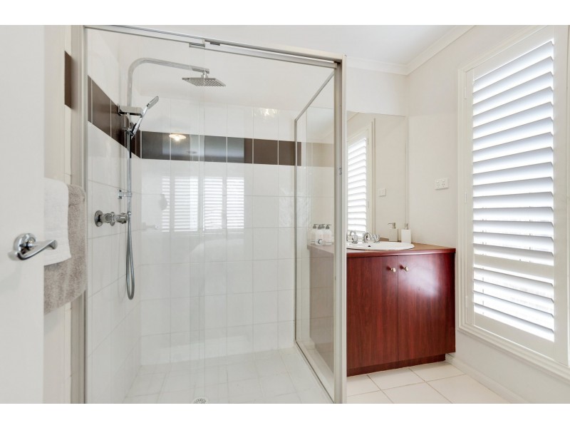 22 Clifton Park Drive, Carrum Downs VIC 3201