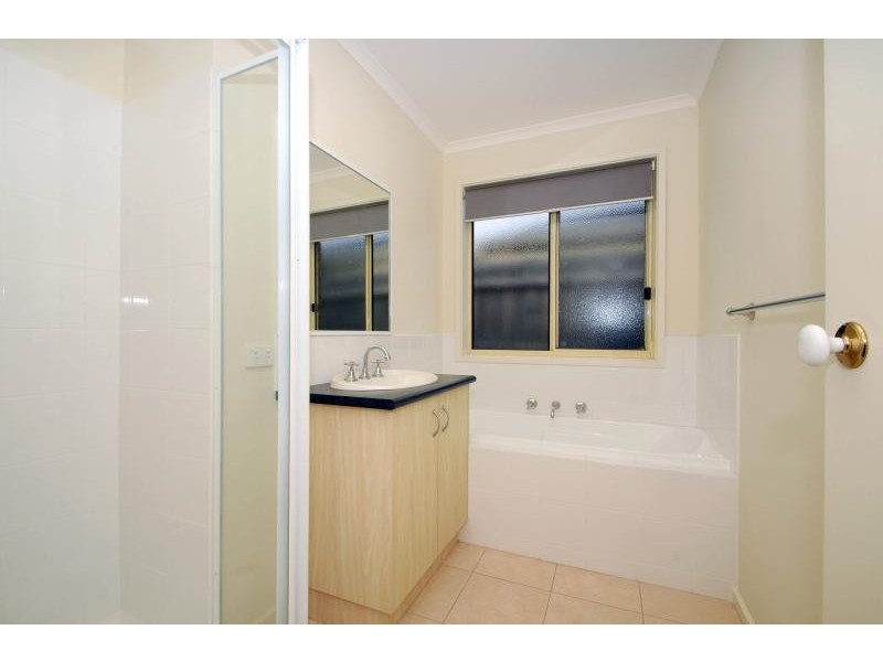 8 Vivi Court, Skye VIC 3977