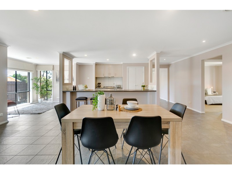 2 Venezia Way, Skye VIC 3977