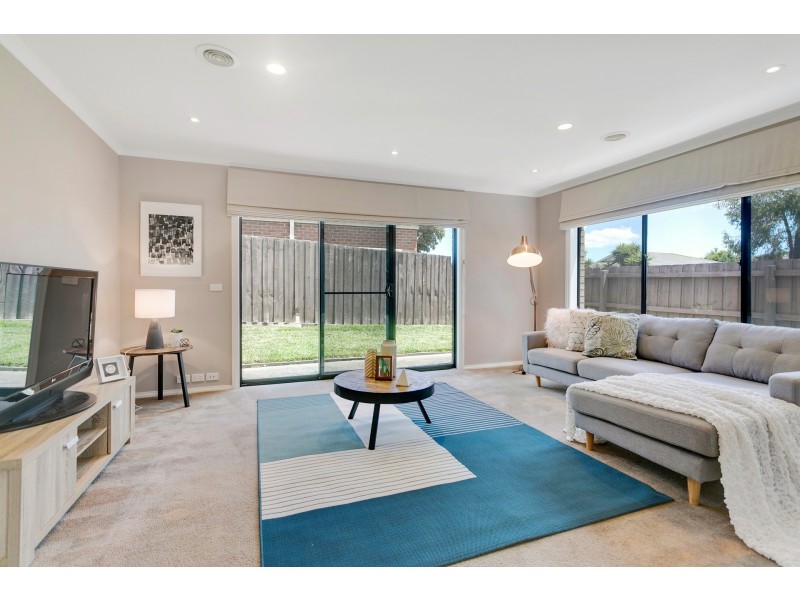 2 Venezia Way, Skye VIC 3977