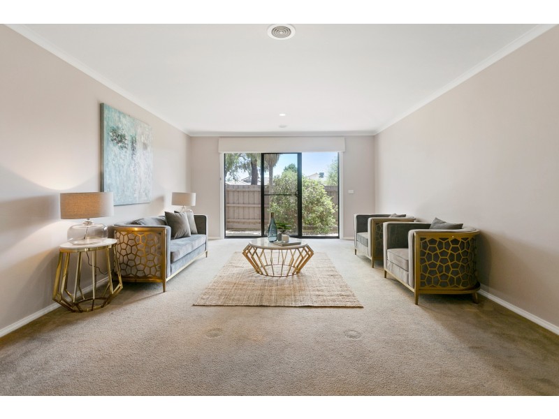 2 Venezia Way, Skye VIC 3977