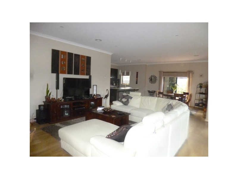 1/70 Sandhurst Boulevard, Sandhurst VIC 3977