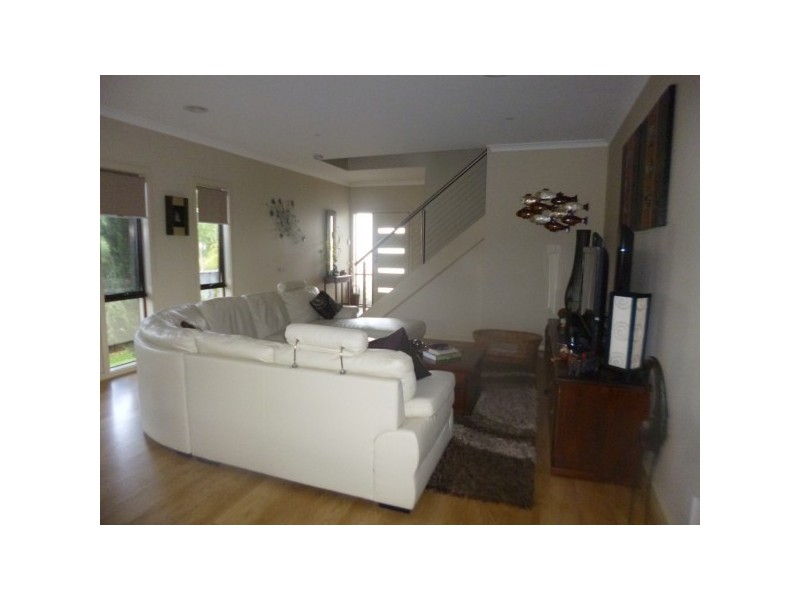 1/70 Sandhurst Boulevard, Sandhurst VIC 3977