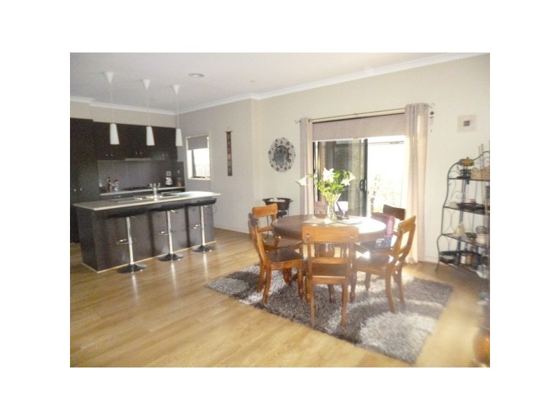 1/70 Sandhurst Boulevard, Sandhurst VIC 3977