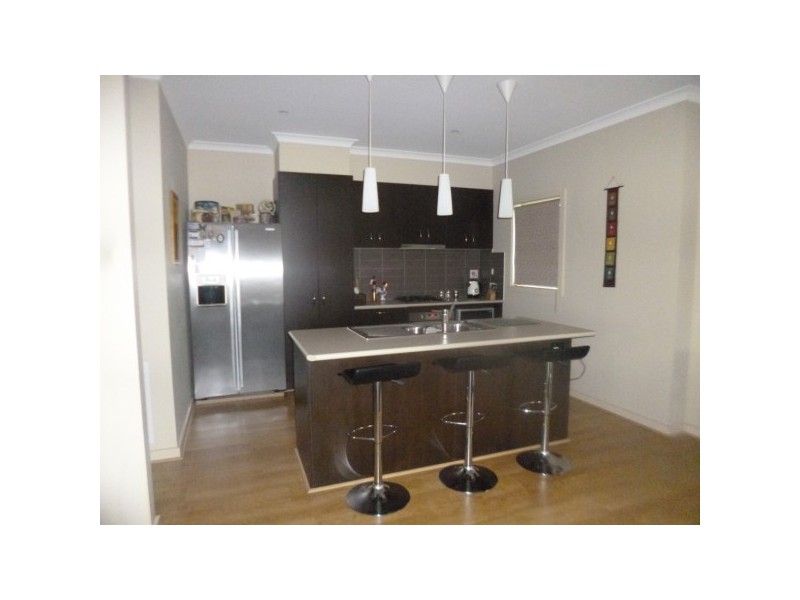 1/70 Sandhurst Boulevard, Sandhurst VIC 3977