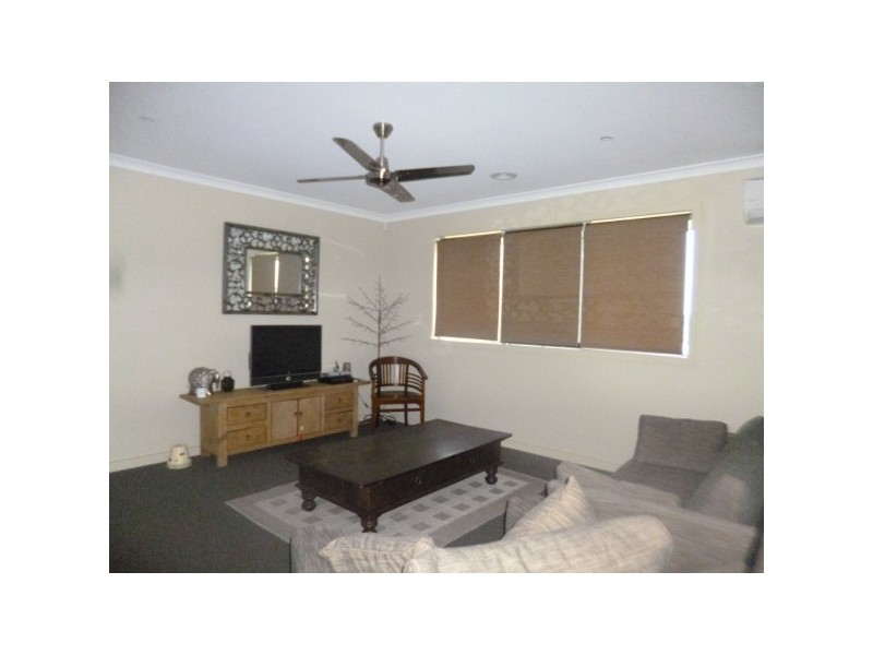 1/70 Sandhurst Boulevard, Sandhurst VIC 3977