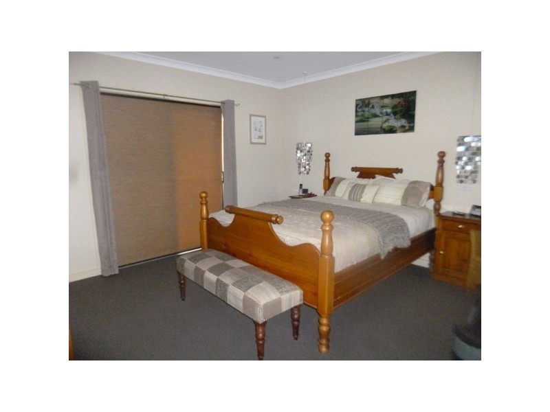 1/70 Sandhurst Boulevard, Sandhurst VIC 3977