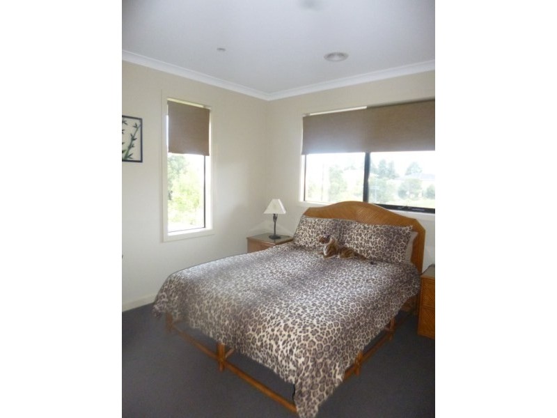 1/70 Sandhurst Boulevard, Sandhurst VIC 3977