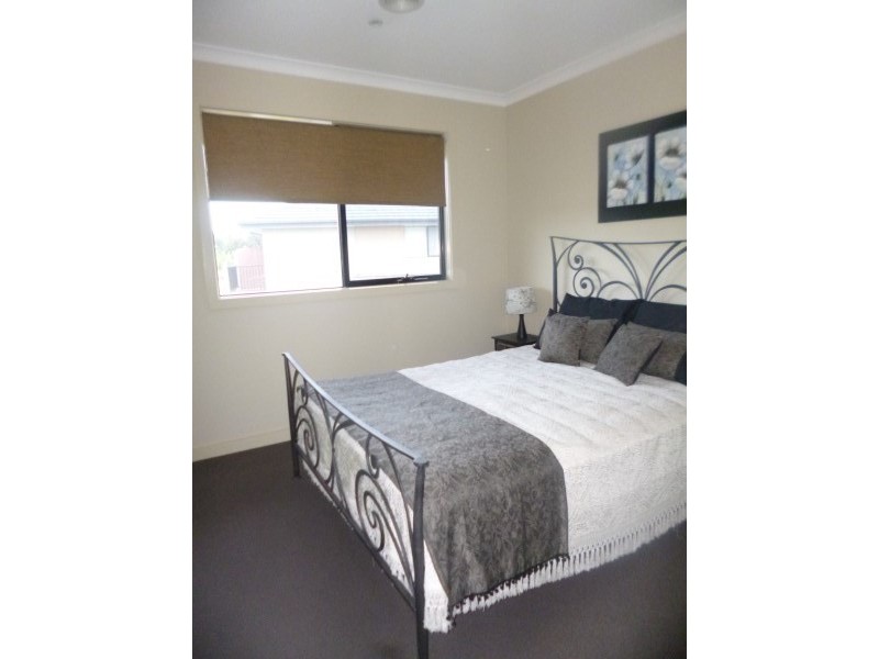 1/70 Sandhurst Boulevard, Sandhurst VIC 3977